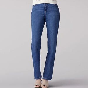 Lee WOMEN’S INSTANTLY SLIMS RELAXED FIT STRAIGHT LEG JEAN CLASSIC FIT IN SEATTLE